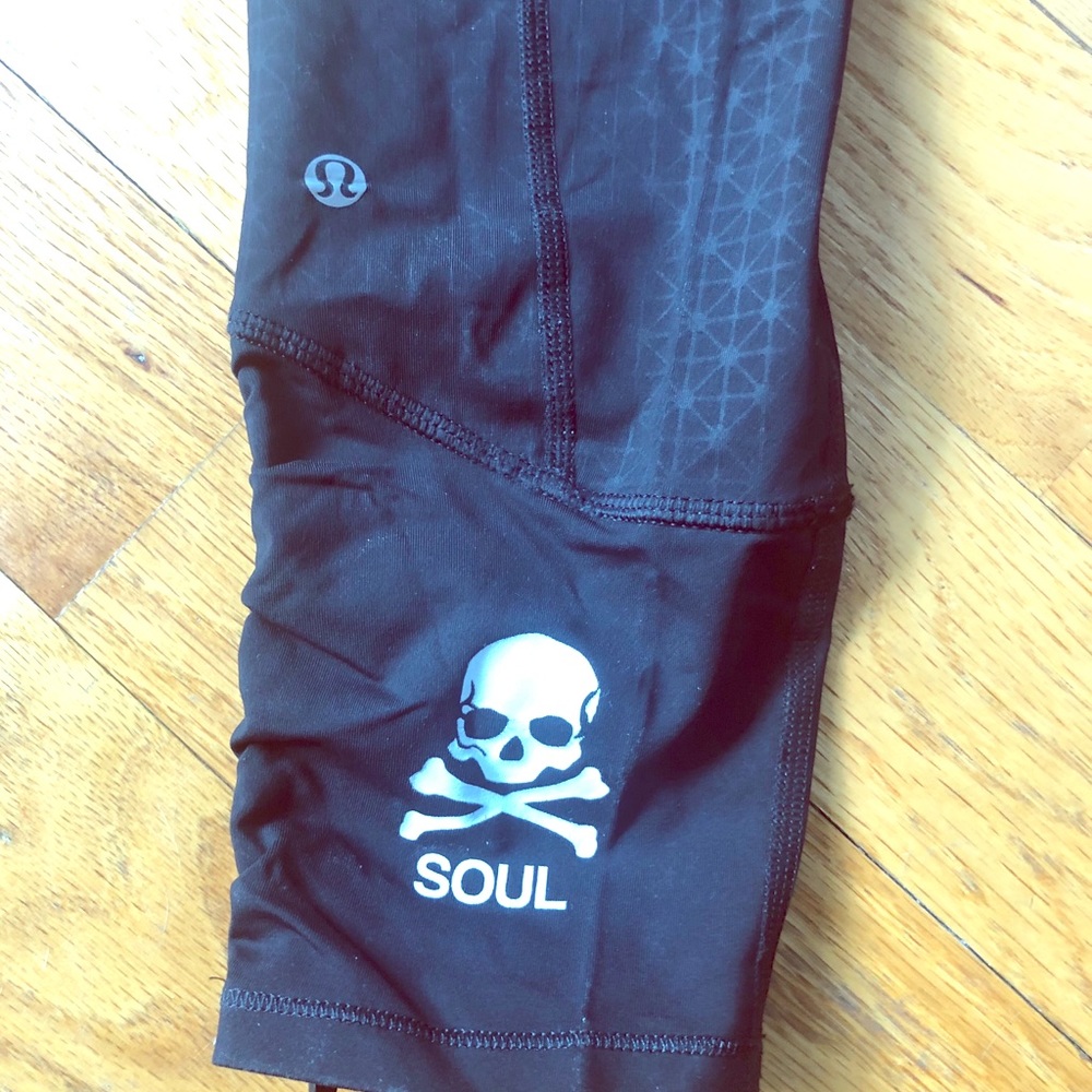 Lululemon SoulCycle crops with great details!